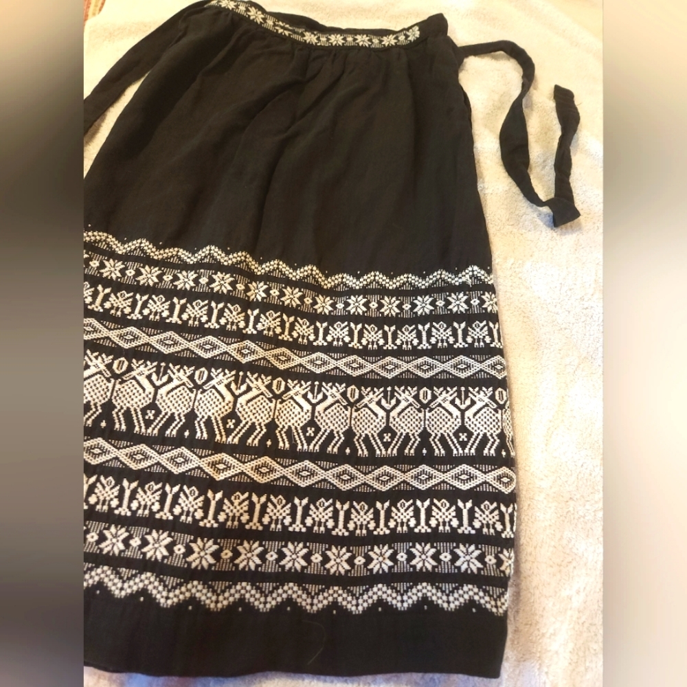 - Hand Woven Guatamalen 'Mayan' Wrap Around Cotton Medium Skirt